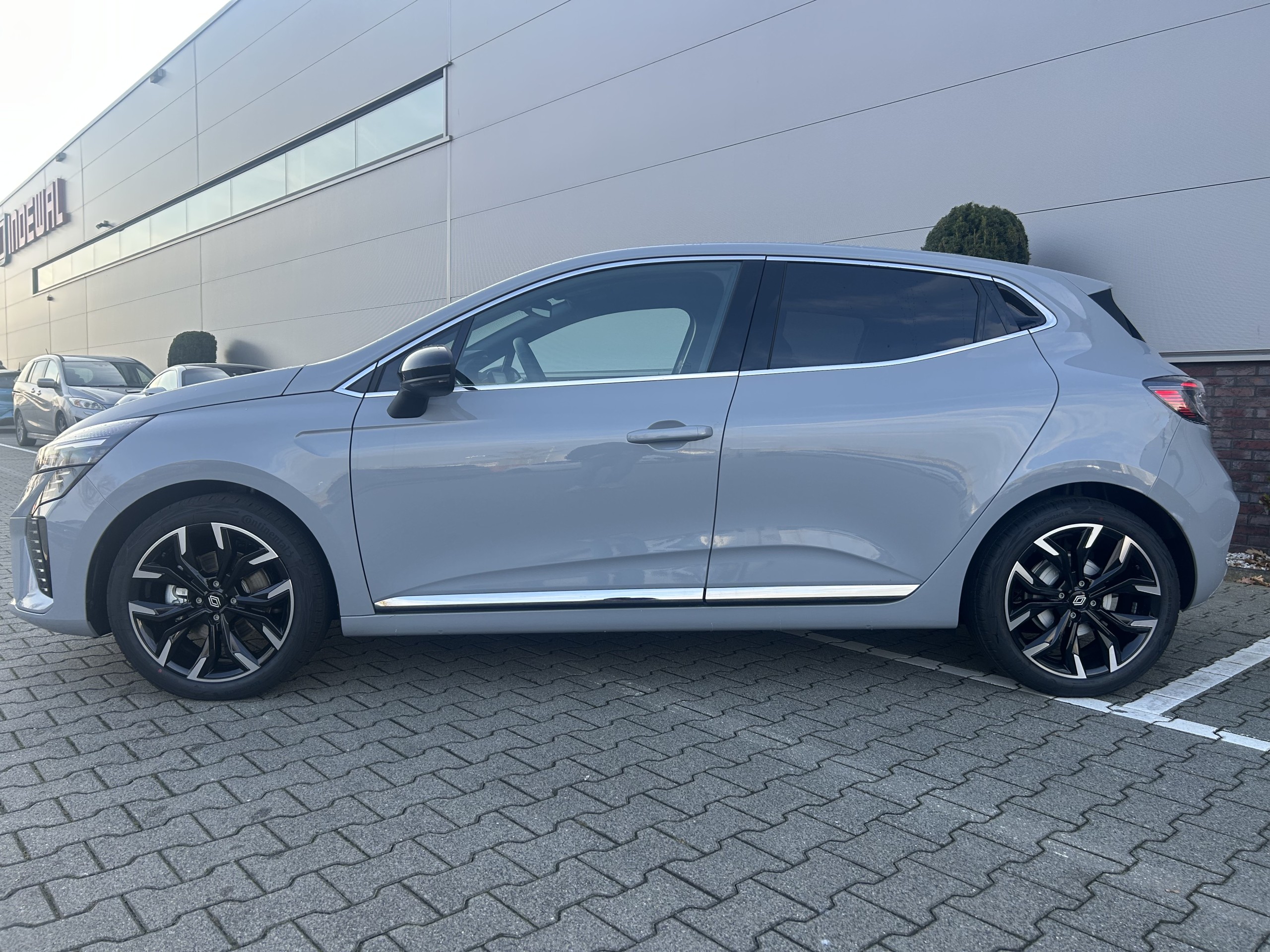 Renault Clio | 1.6 E-Tech Full Hybrid 145 techno 2025 | Automaat