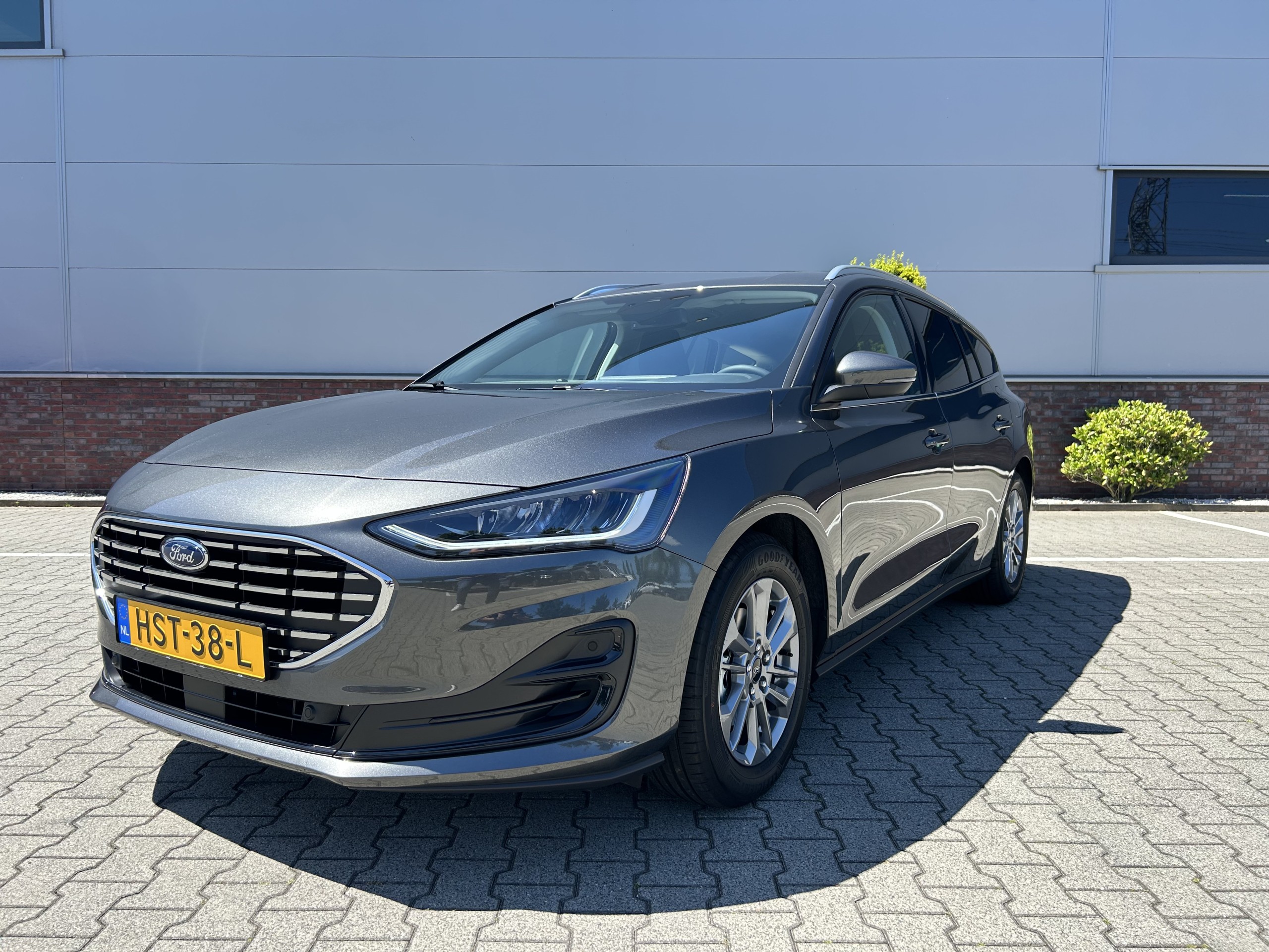 Ford Focus Wagon | 1.0 EcoBoost Hybrid Titanium