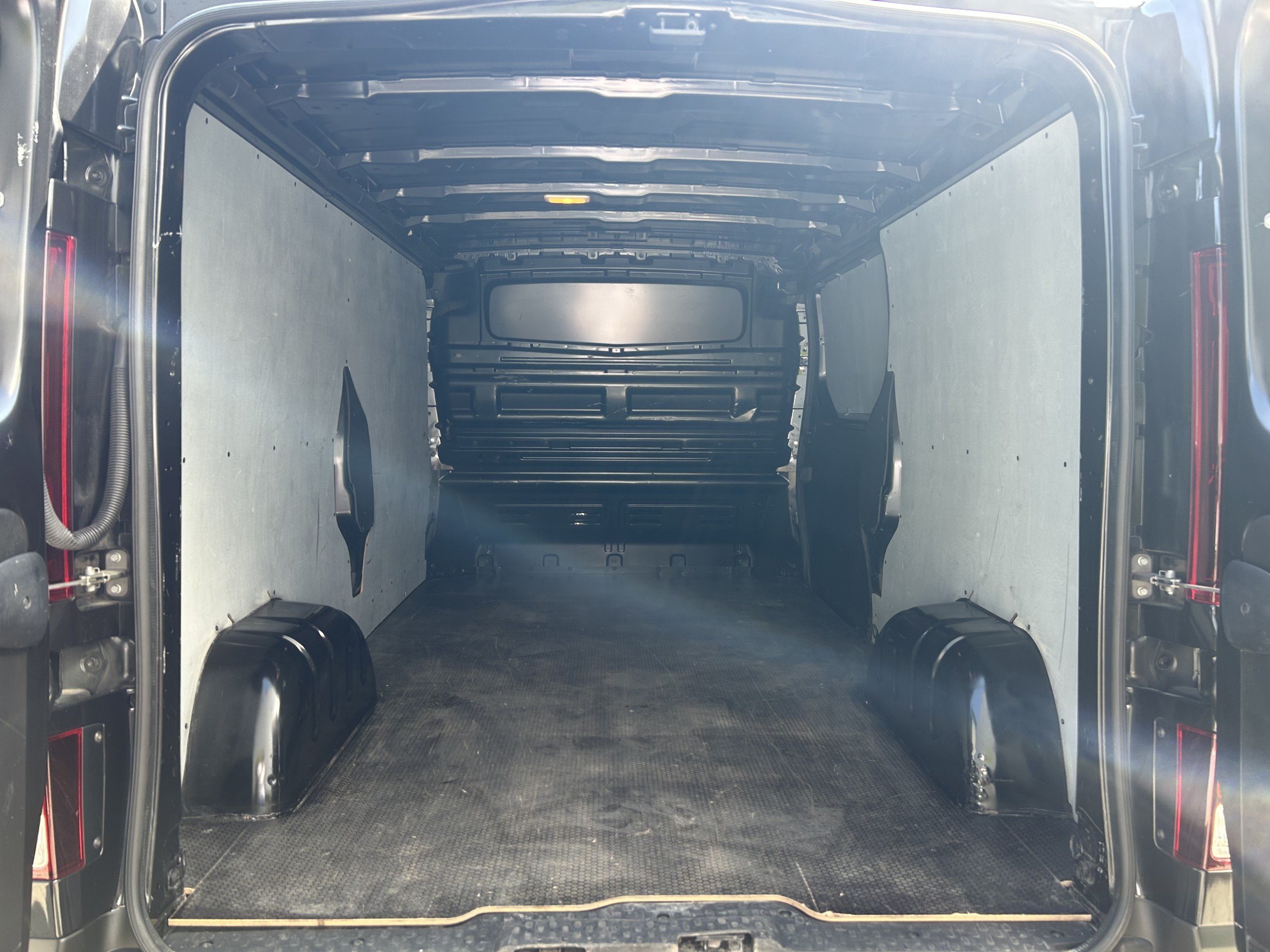 Renault Trafic | 2.0 dCi 130 T30 L2H1 Work Edition