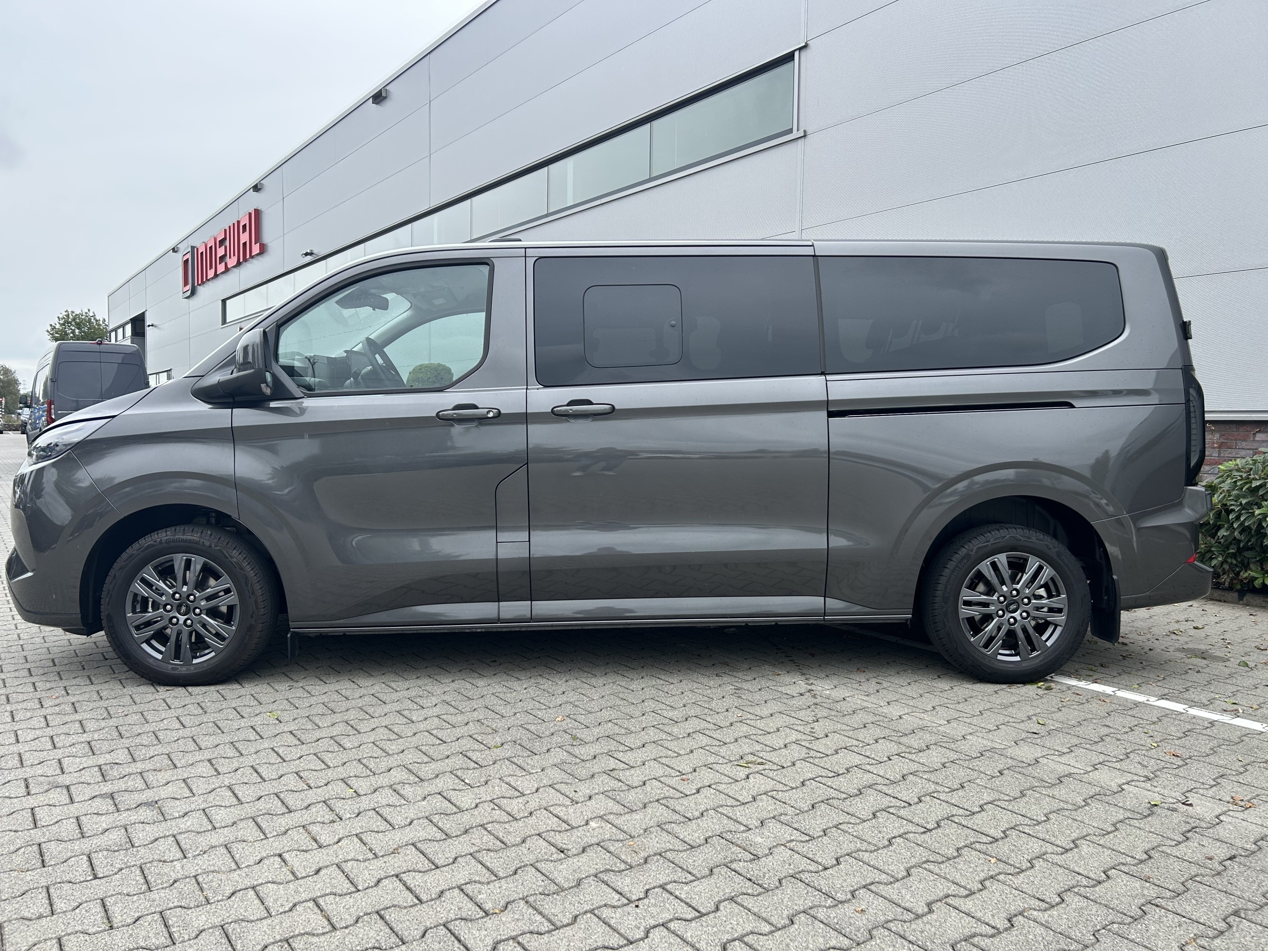 Ford Transit Custum | 340 2.5 PHEV L2H1 Limited | 8 persoons
