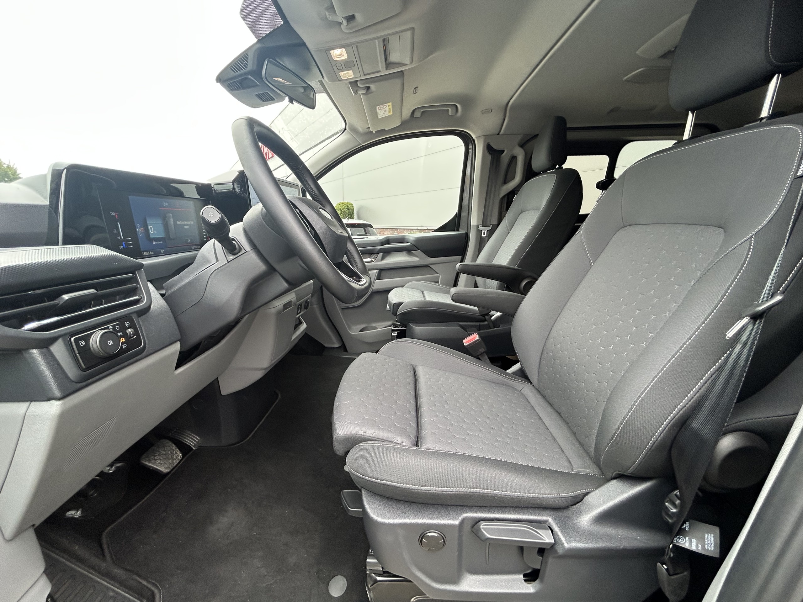 Ford Transit Custum | 340 2.5 PHEV L2H1 Limited | 8 persoons