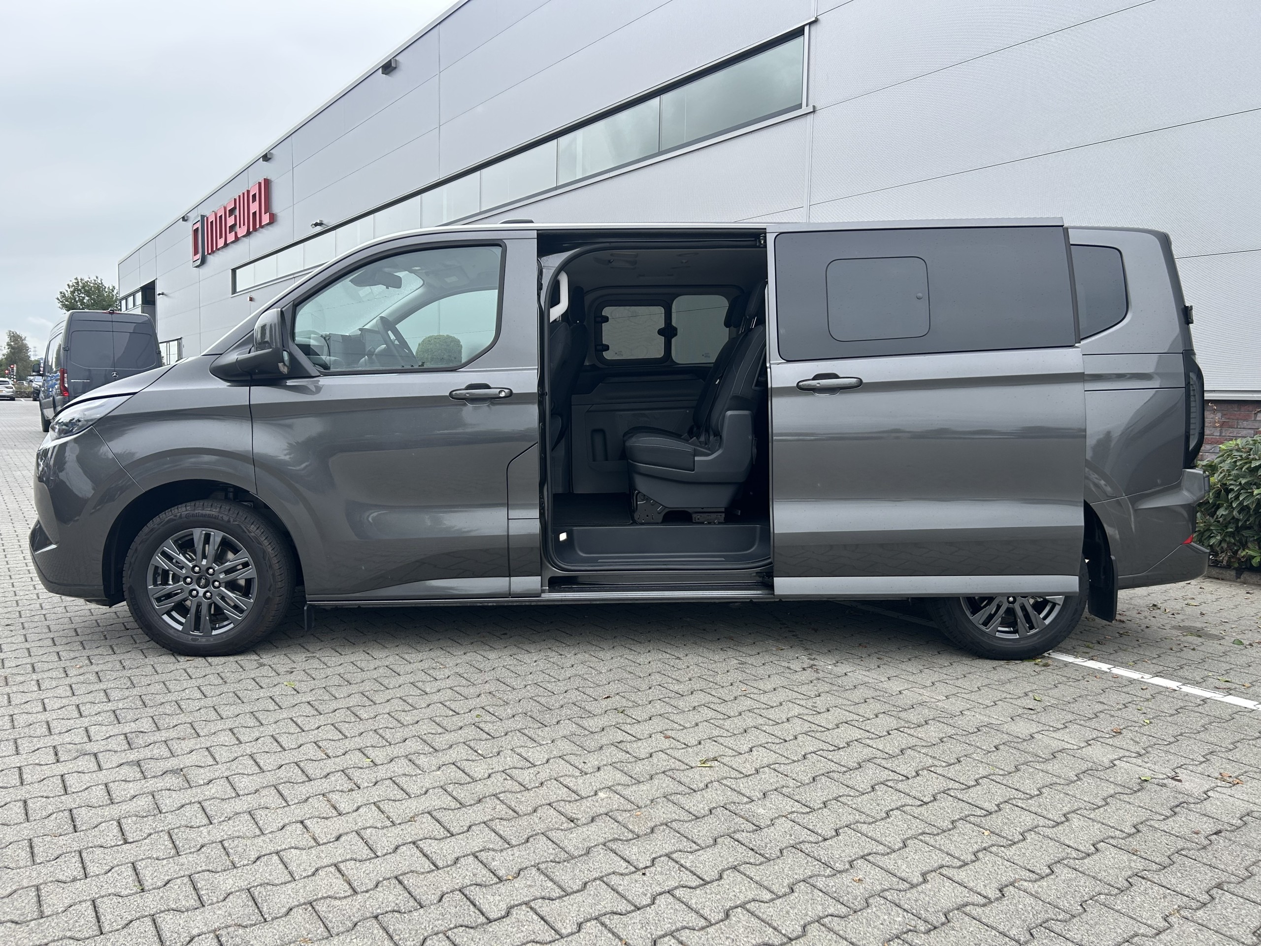 Ford Transit Custum | 340 2.5 PHEV L2H1 Limited | 8 persoons