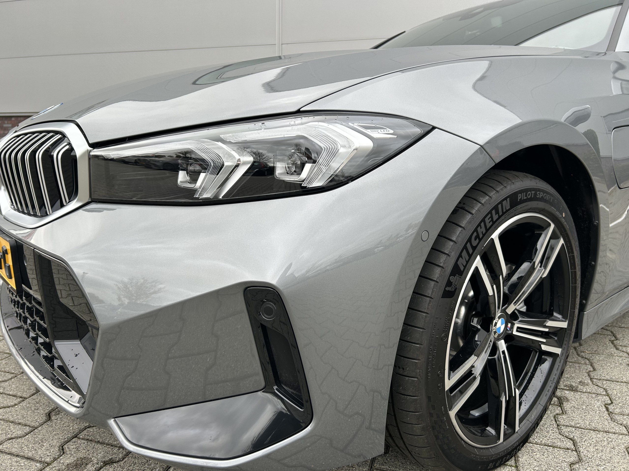 BMW 330e Sedan | M-Sport Edition | phev