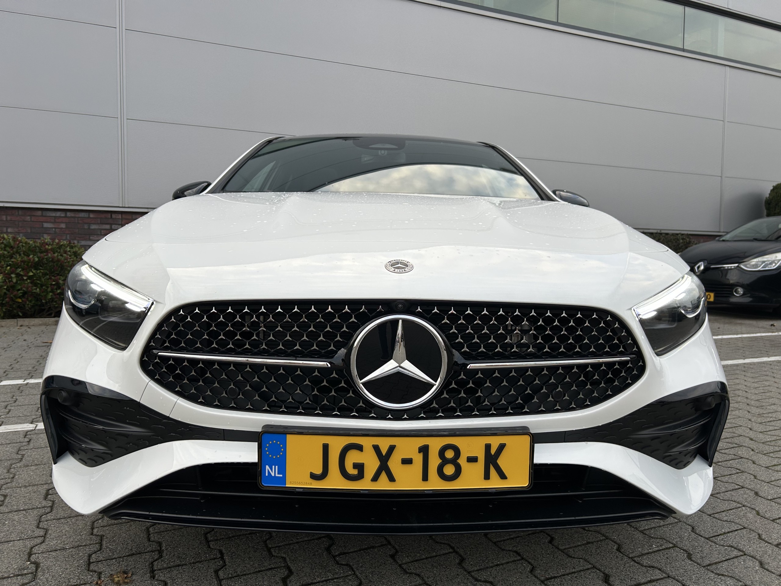 Mercedes-Benz | A250e Business Solution AMG