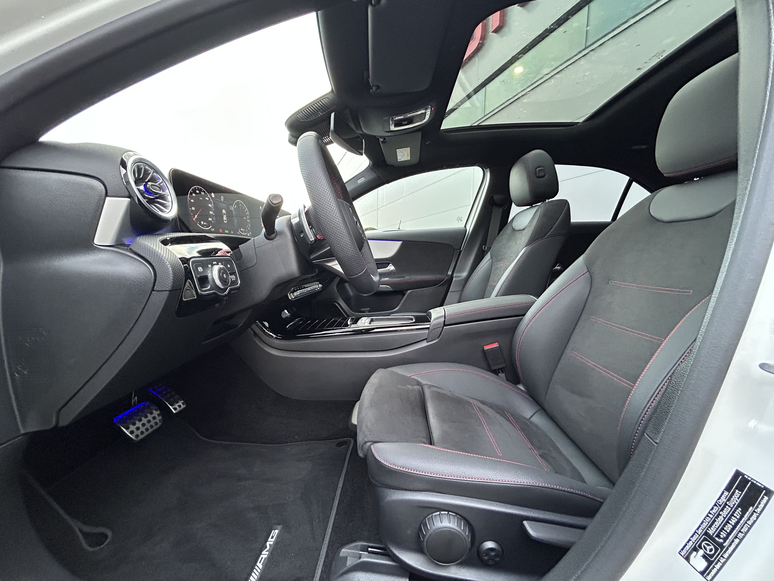 Mercedes-Benz | A250e Business Solution AMG