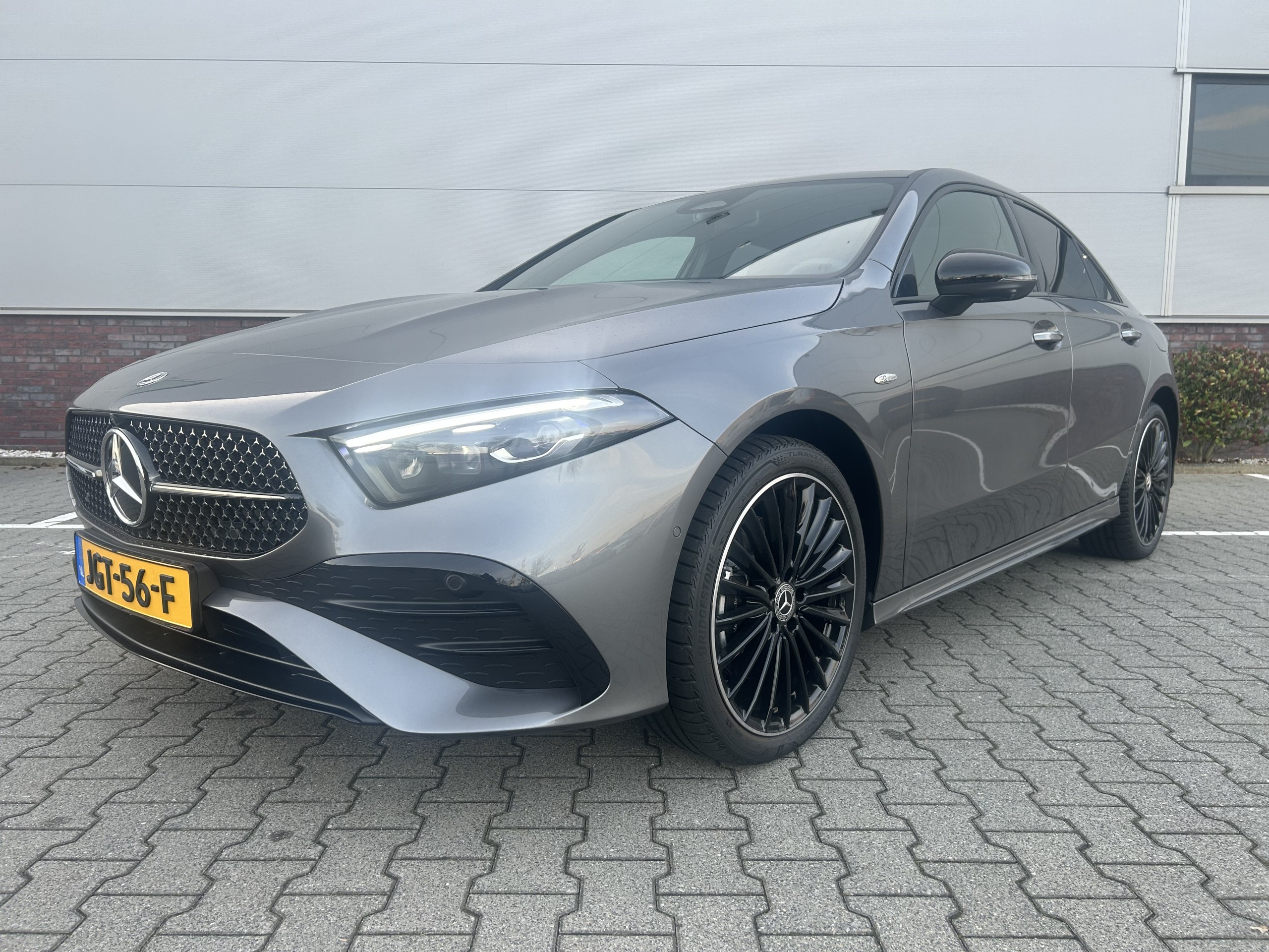 Mercedes-Benz | A250e Business Solution AMG