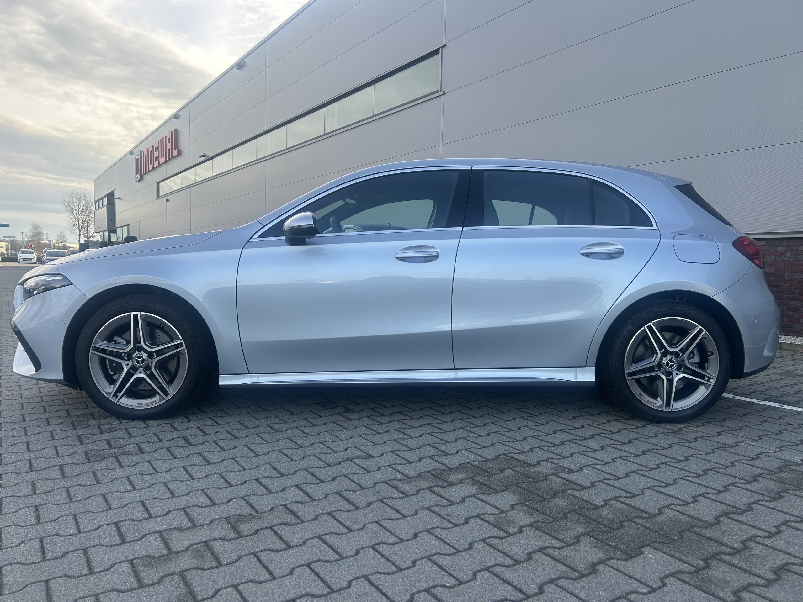 Mercedes Benz | A-Klasse 250e Business Solution AMG