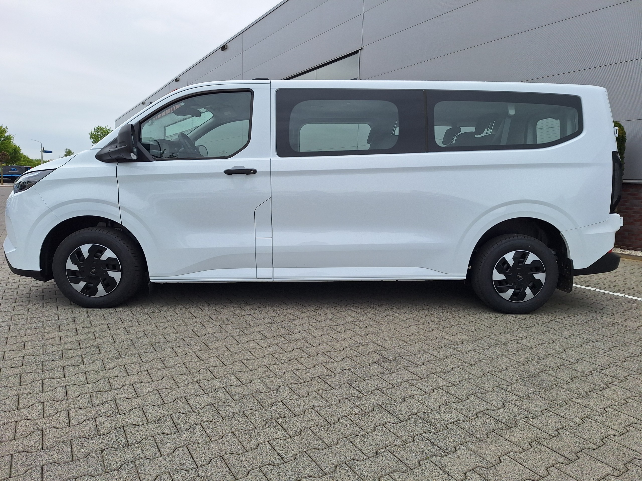 Ford Transit Custum | 340 2.5 PHEV L2H1 Limited | 9 persoons