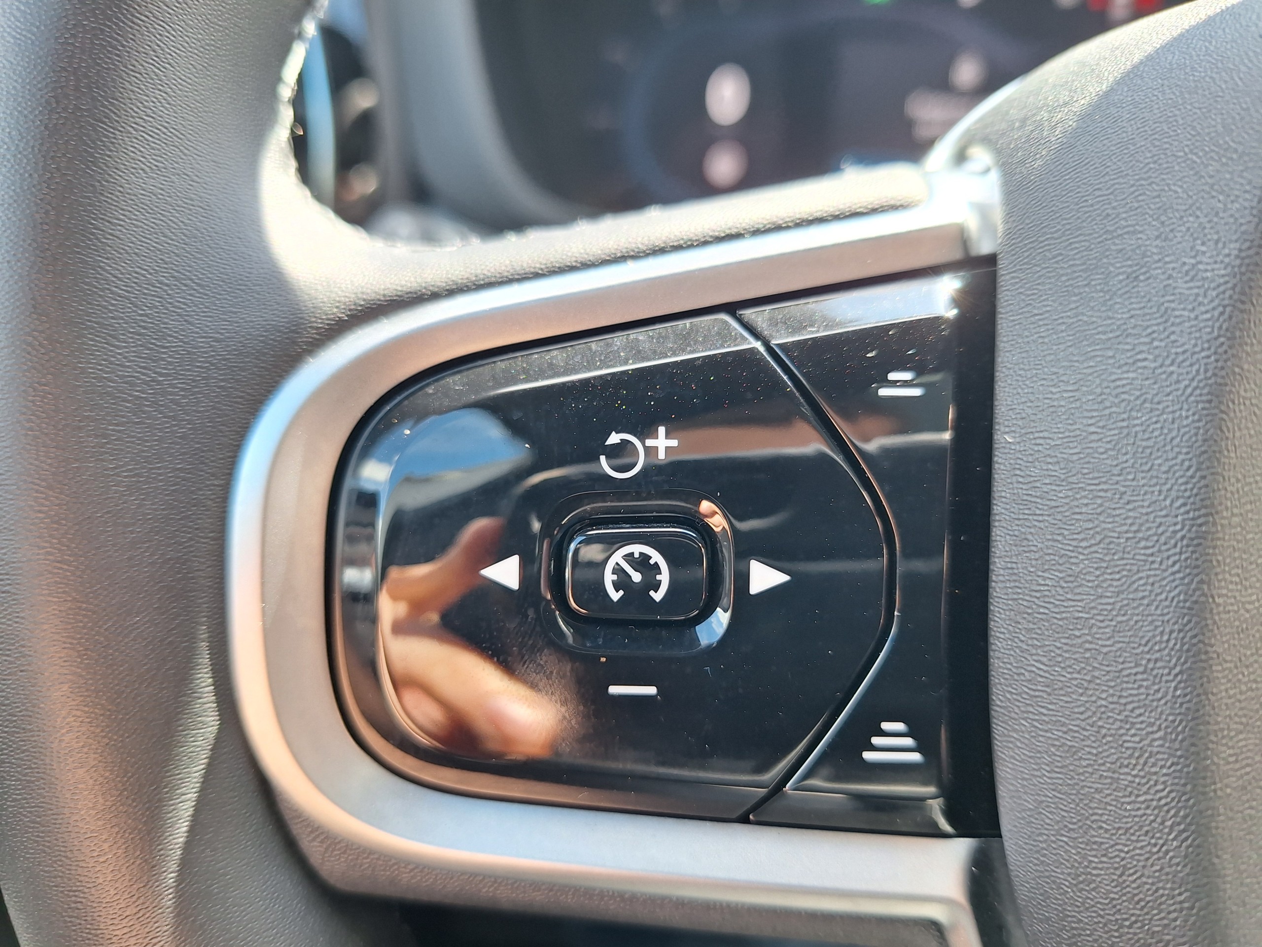 Volvo XC60 | 2.0 T6 Plug-in hybrid AWD Plus Bright
