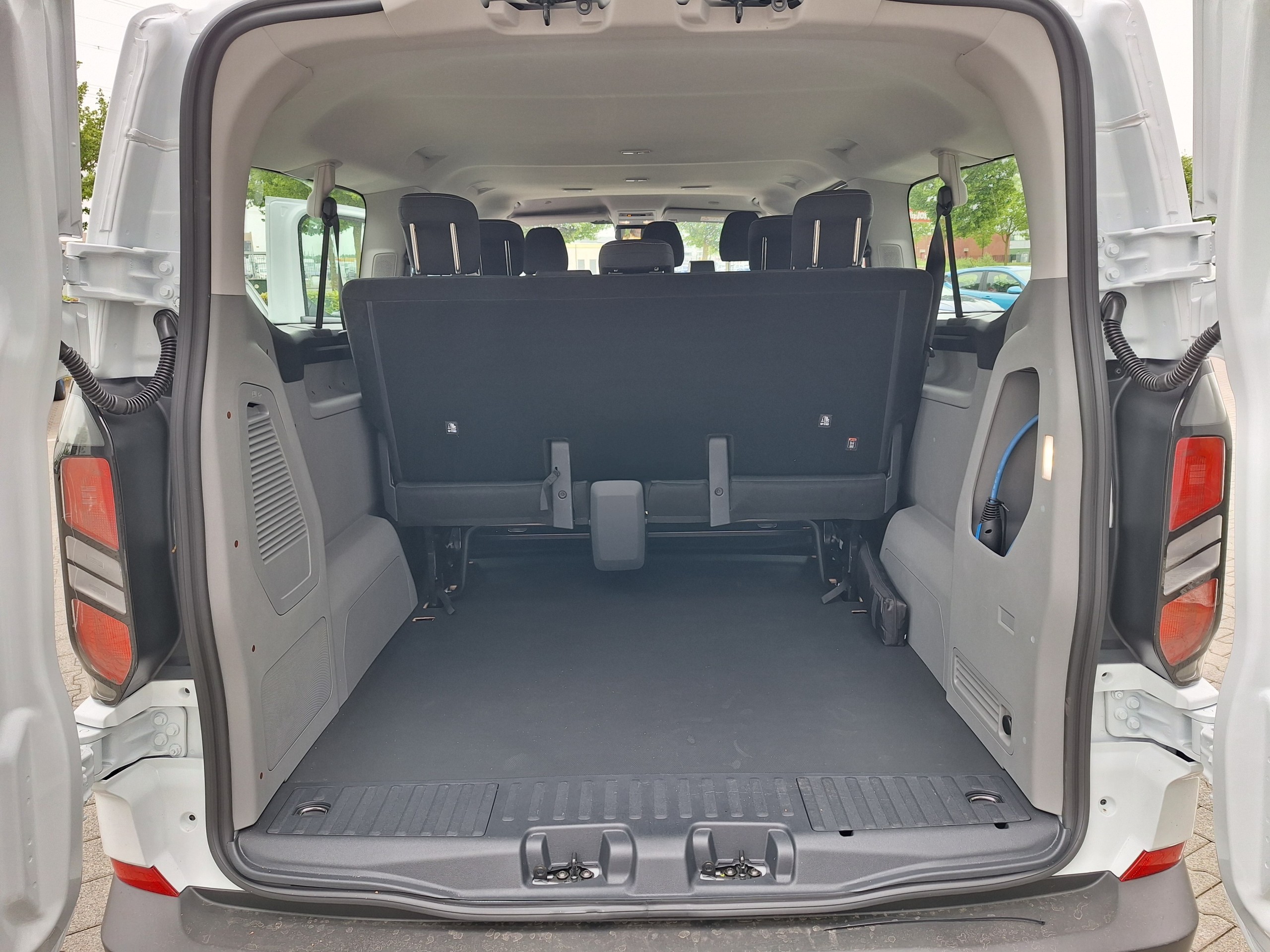 Ford Transit Custum | 340 2.5 PHEV L2H1 Limited | 9 persoons