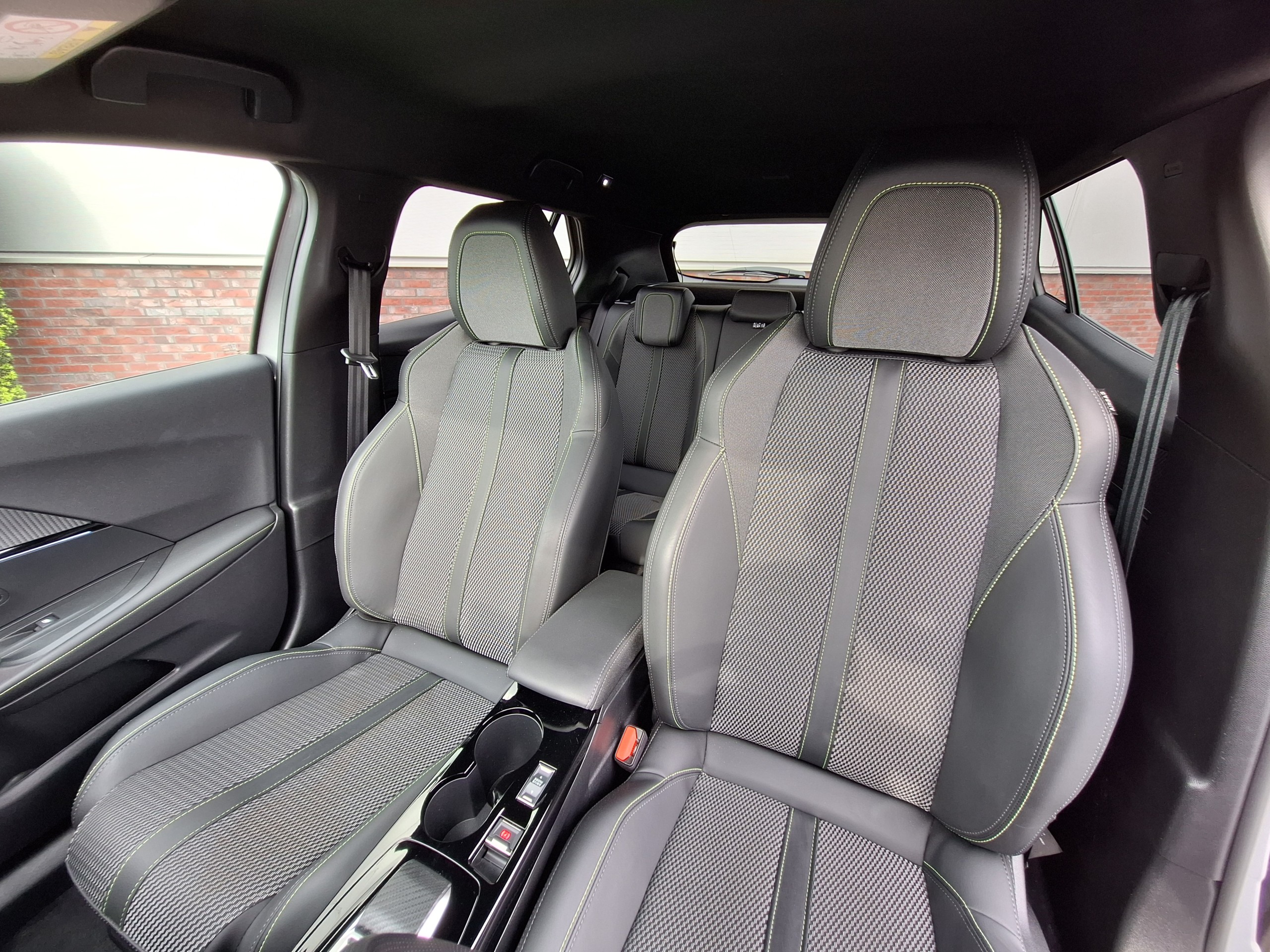 Peugeot e-2008 | GT Avantage 54 kWh
