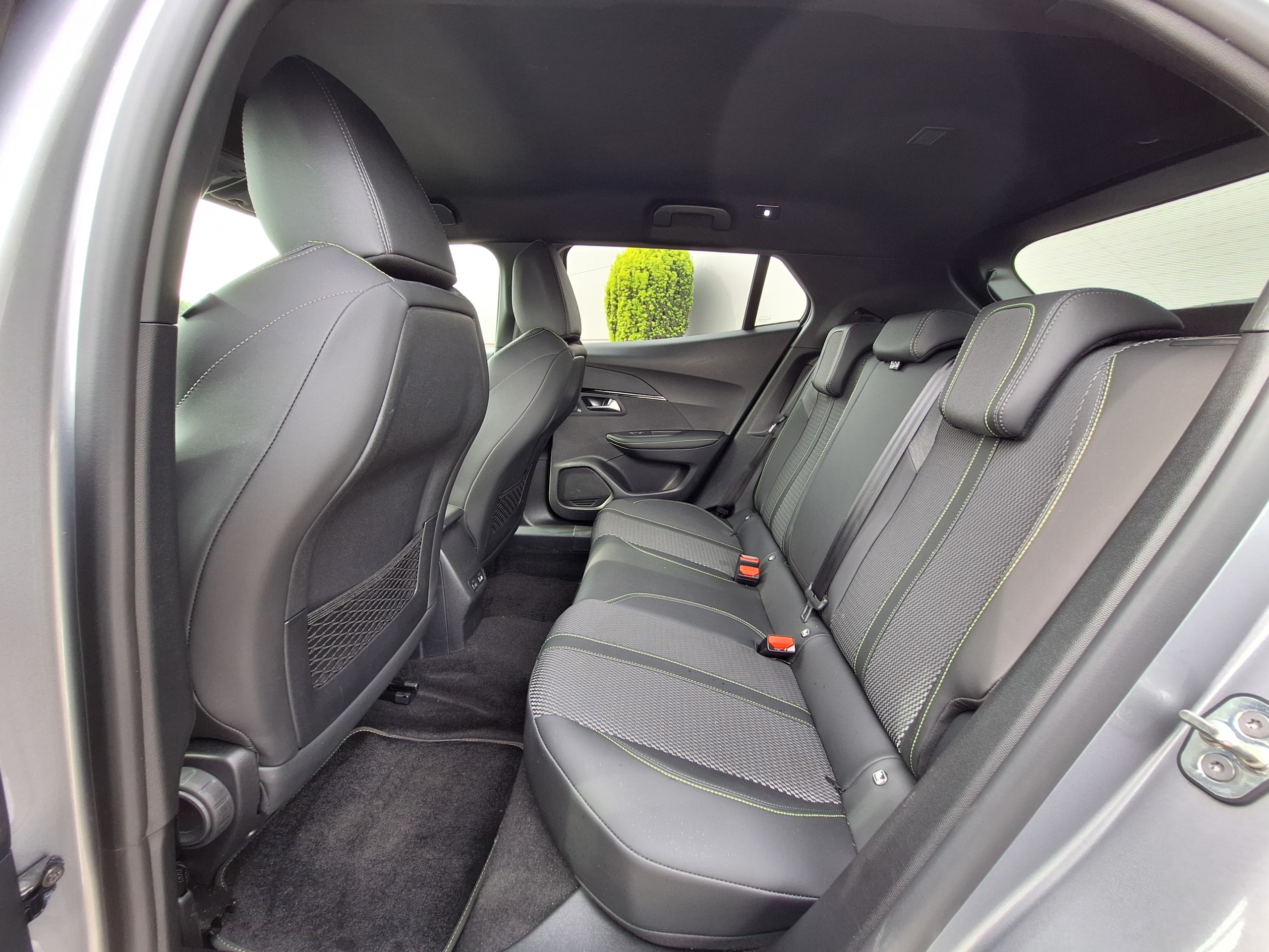 Peugeot e-2008 | GT Avantage 54 kWh