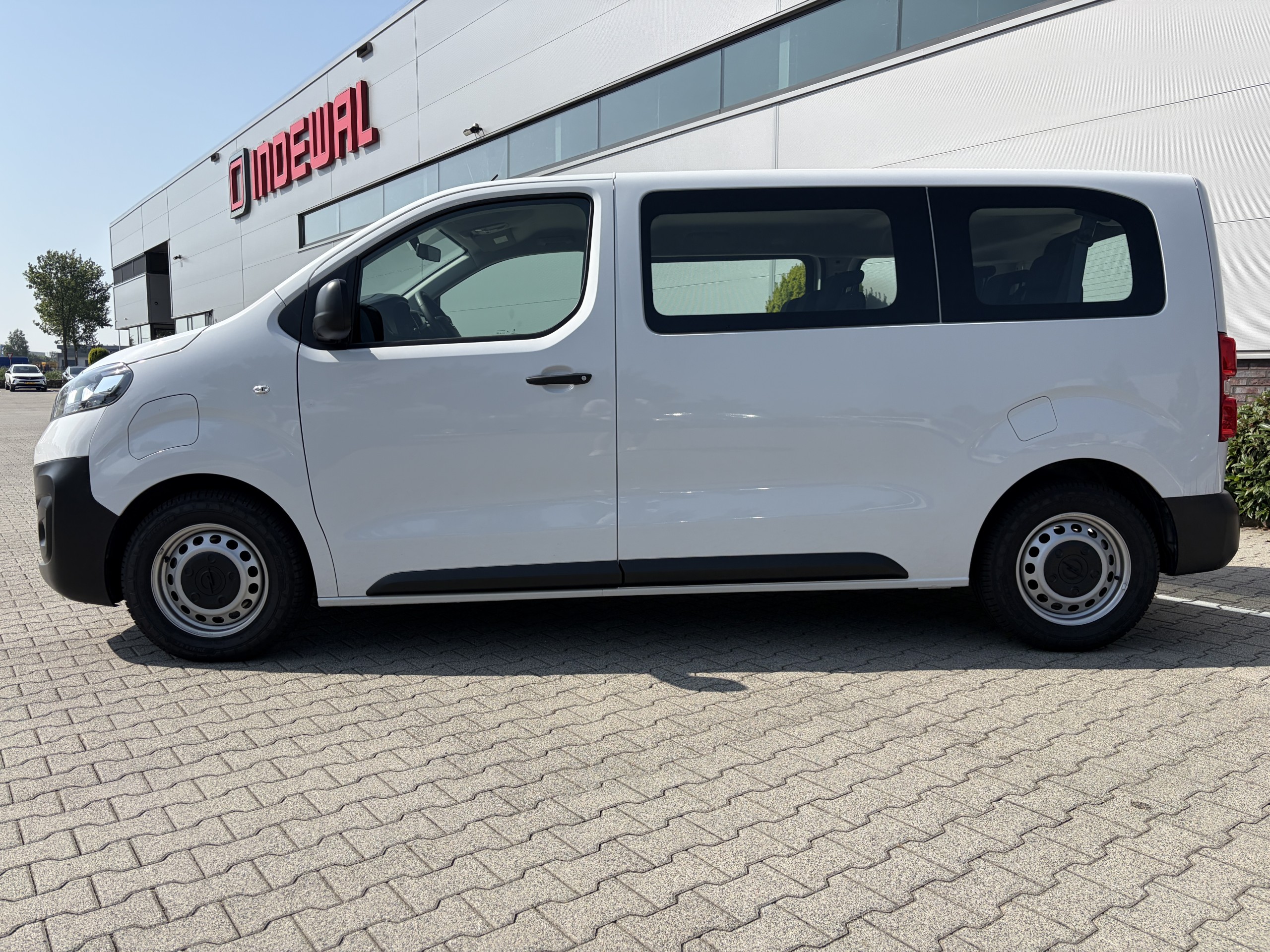 Opel Vivaro-e | Combi 75kWh EV | L2H1 100kW aut ( 9persoons)