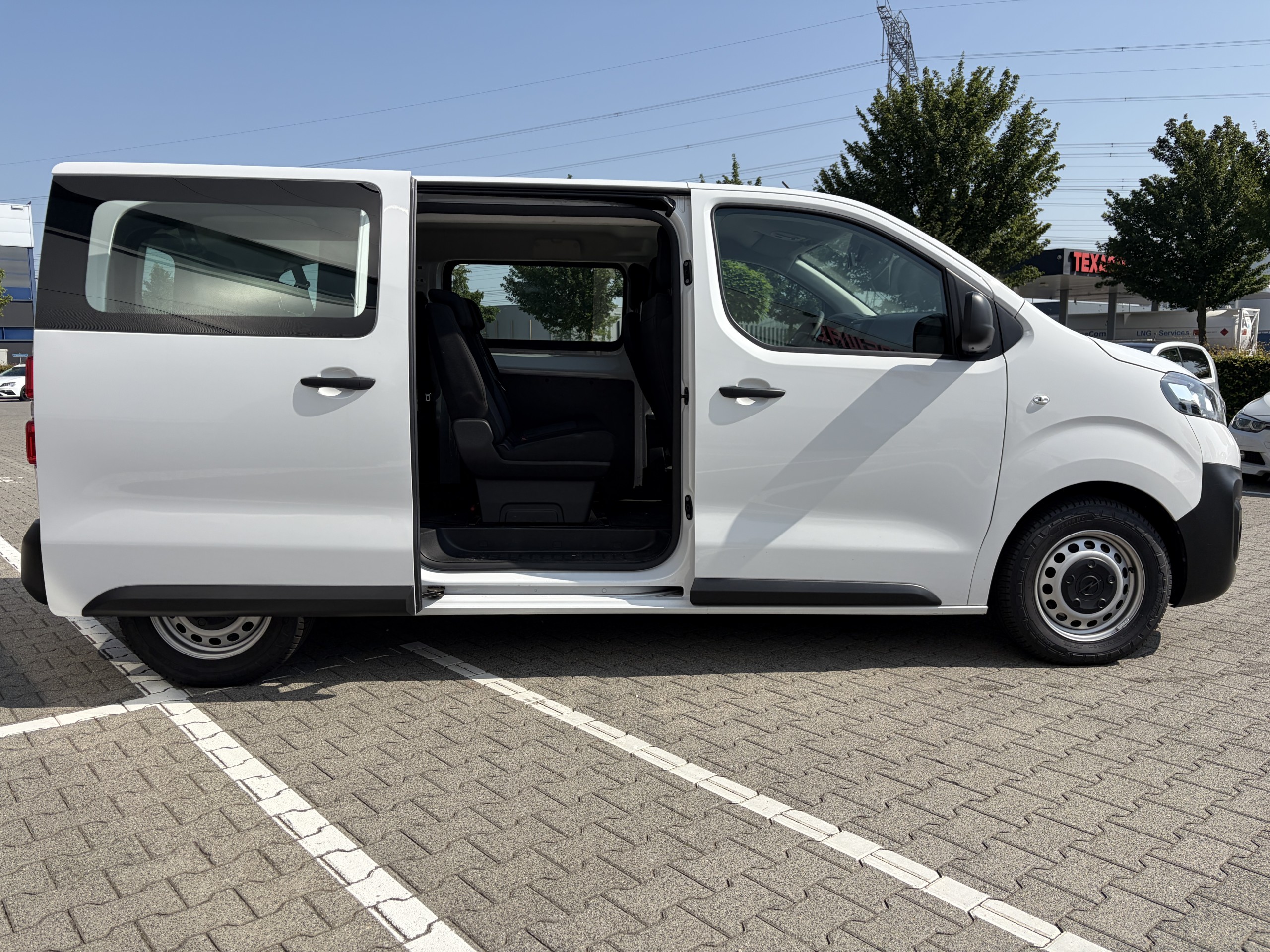 Opel Vivaro-e | Combi 75kWh EV | L2H1 100kW aut ( 9persoons)