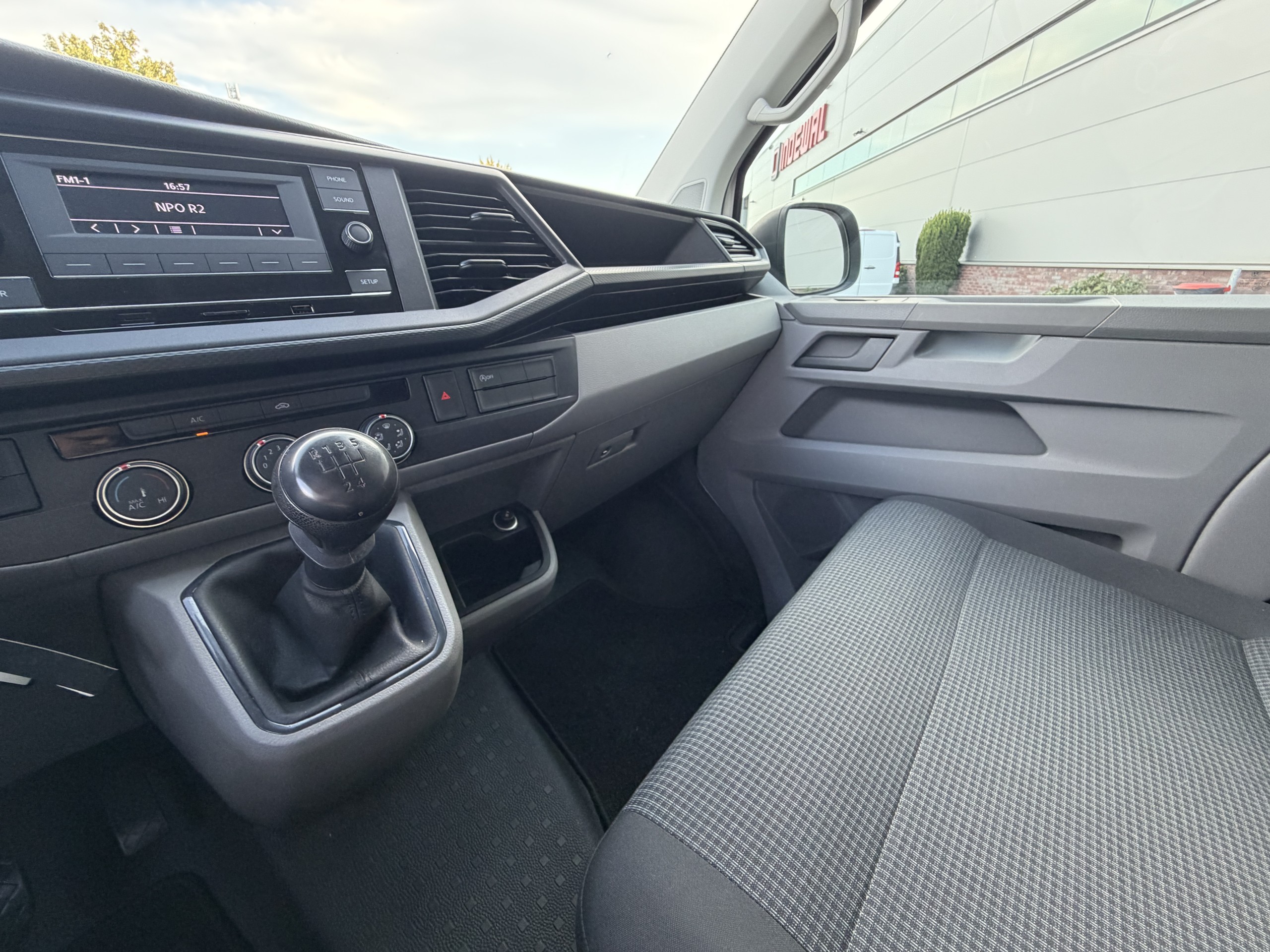 Volkswagen Transporter | 2.0 TDI L1H1